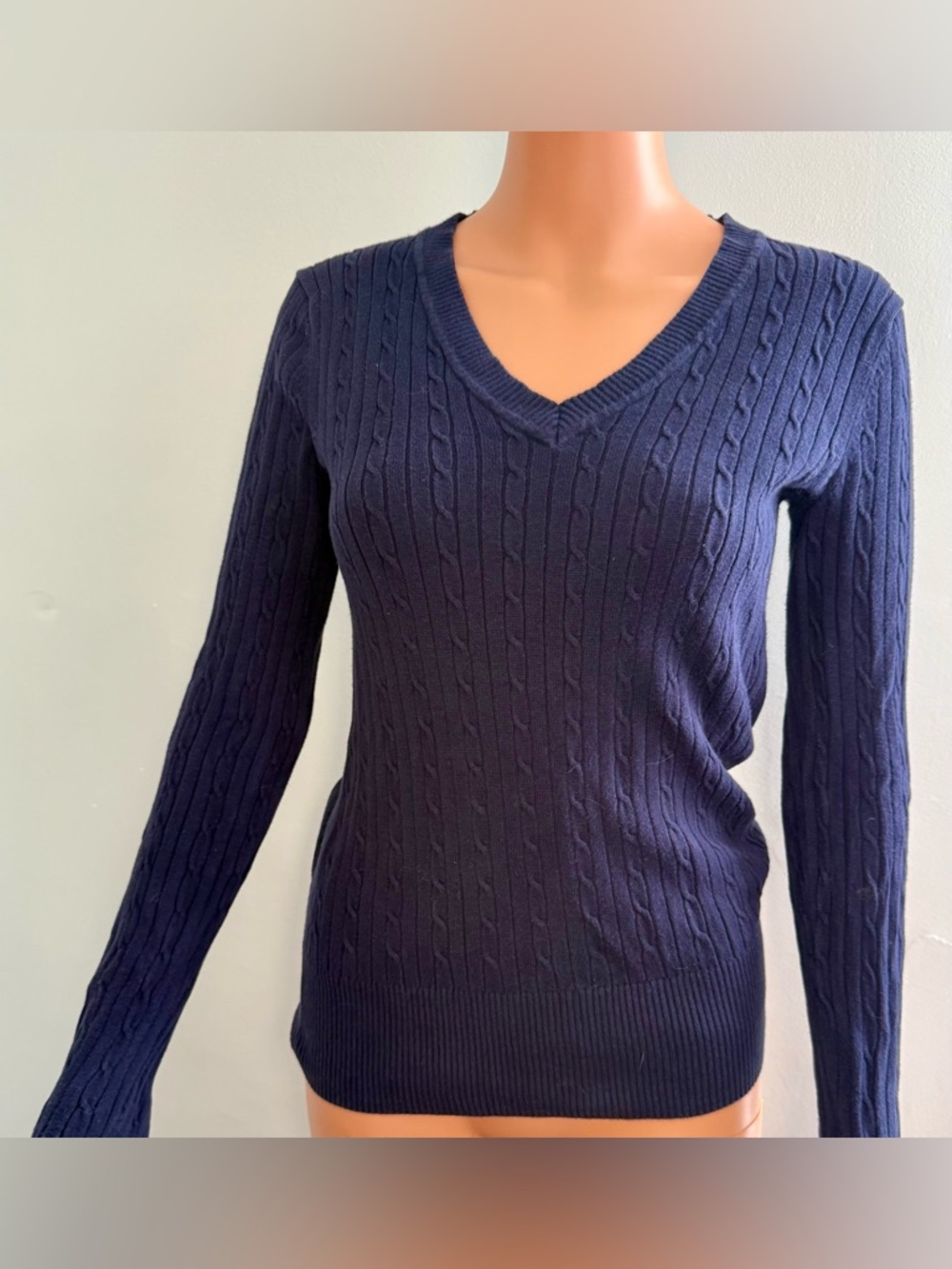 Tommy Hilfiger V-Neck Cable Knit Sweater. Sz.M